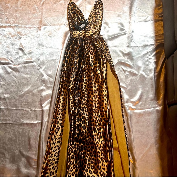 Can't Tame Her Leopard Slit Dress - Leopard - Picture 5 of 10